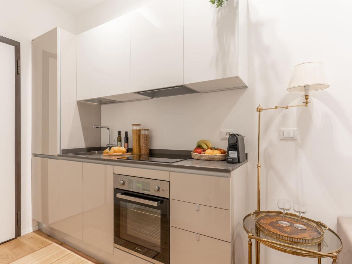 The Best Rent - Gorgeous One-Bedroom Apartment In Ticinese Milaan Buitenkant foto