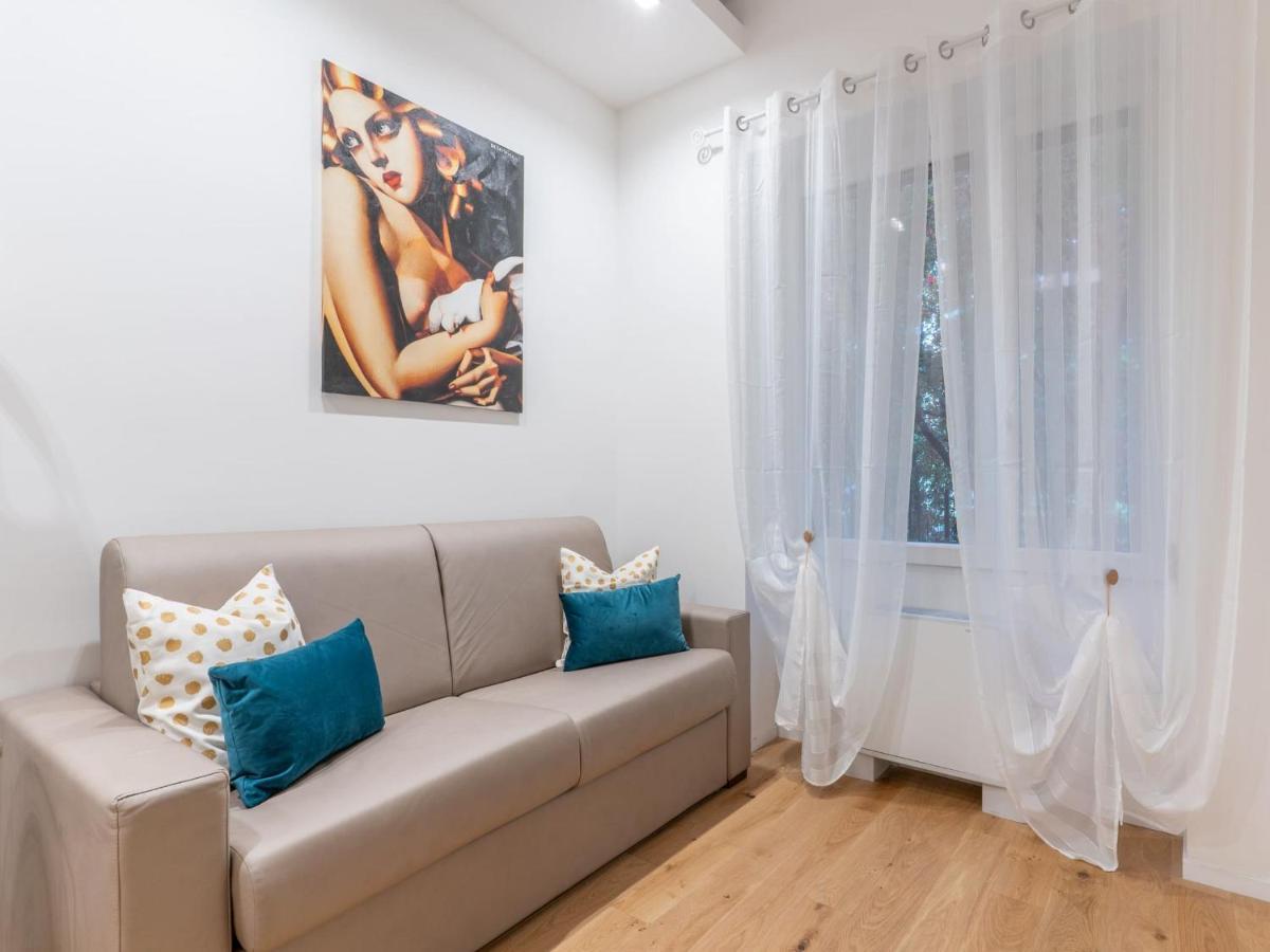 The Best Rent - Gorgeous One-Bedroom Apartment In Ticinese Milaan Buitenkant foto