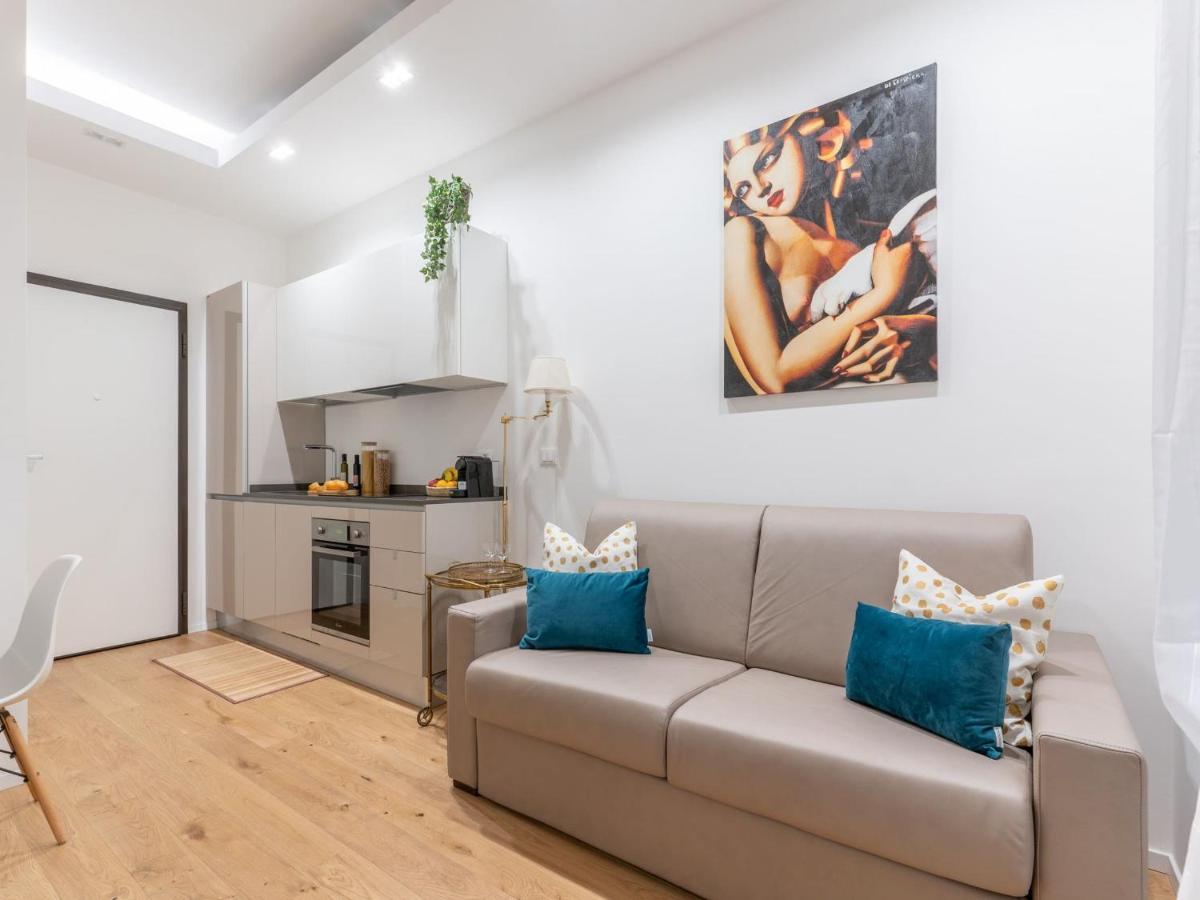 The Best Rent - Gorgeous One-Bedroom Apartment In Ticinese Milaan Buitenkant foto