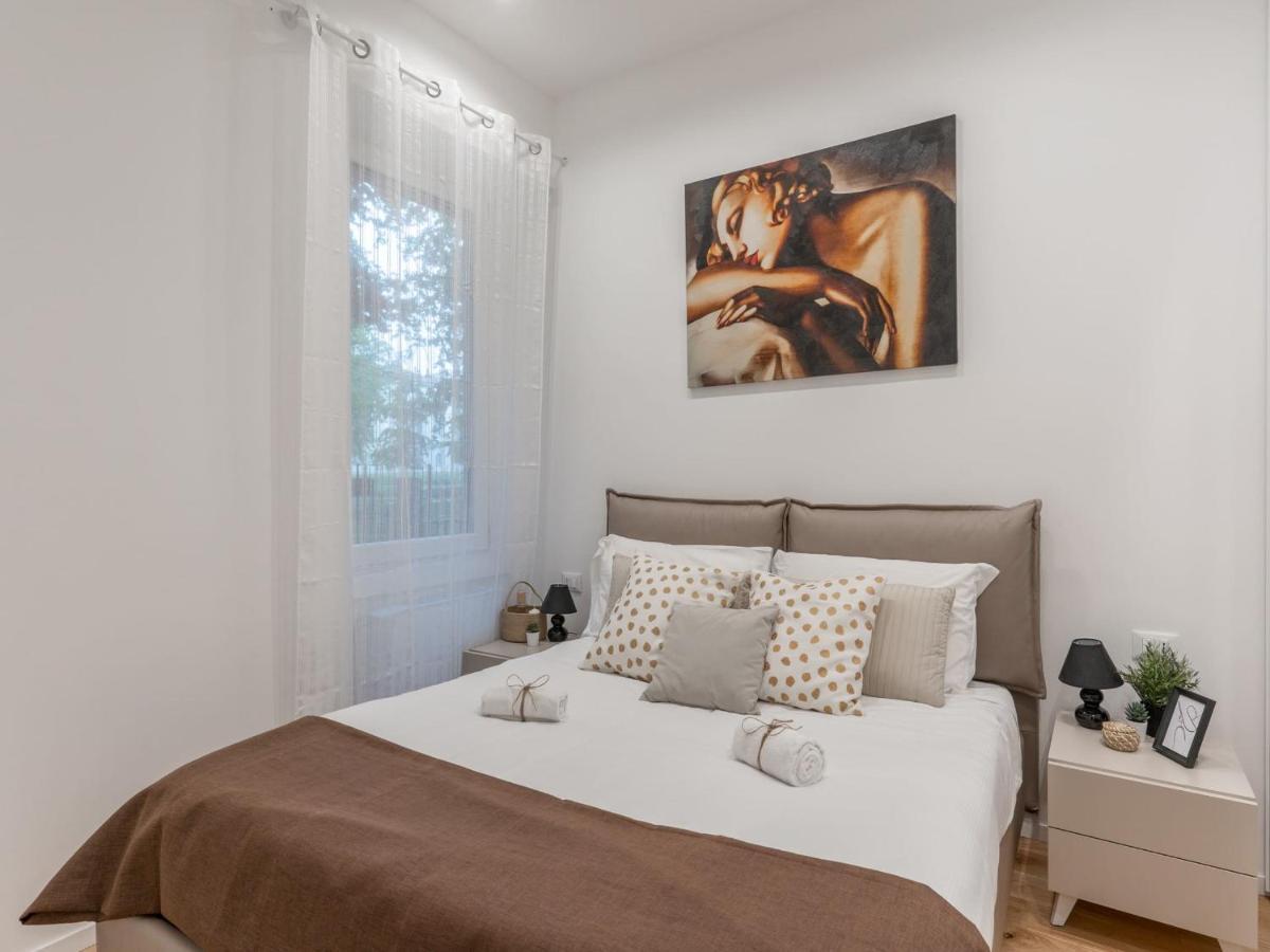 The Best Rent - Gorgeous One-Bedroom Apartment In Ticinese Milaan Buitenkant foto