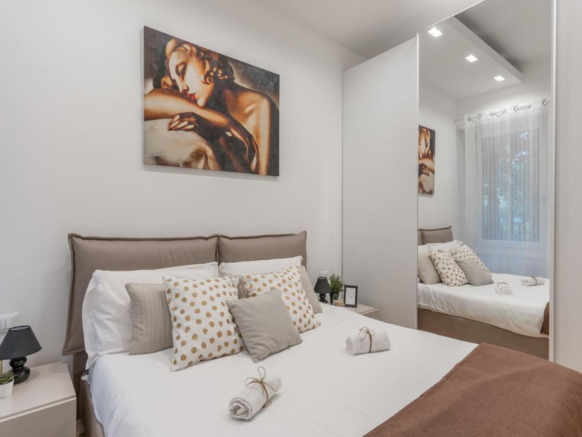 The Best Rent - Gorgeous One-Bedroom Apartment In Ticinese Milaan Buitenkant foto