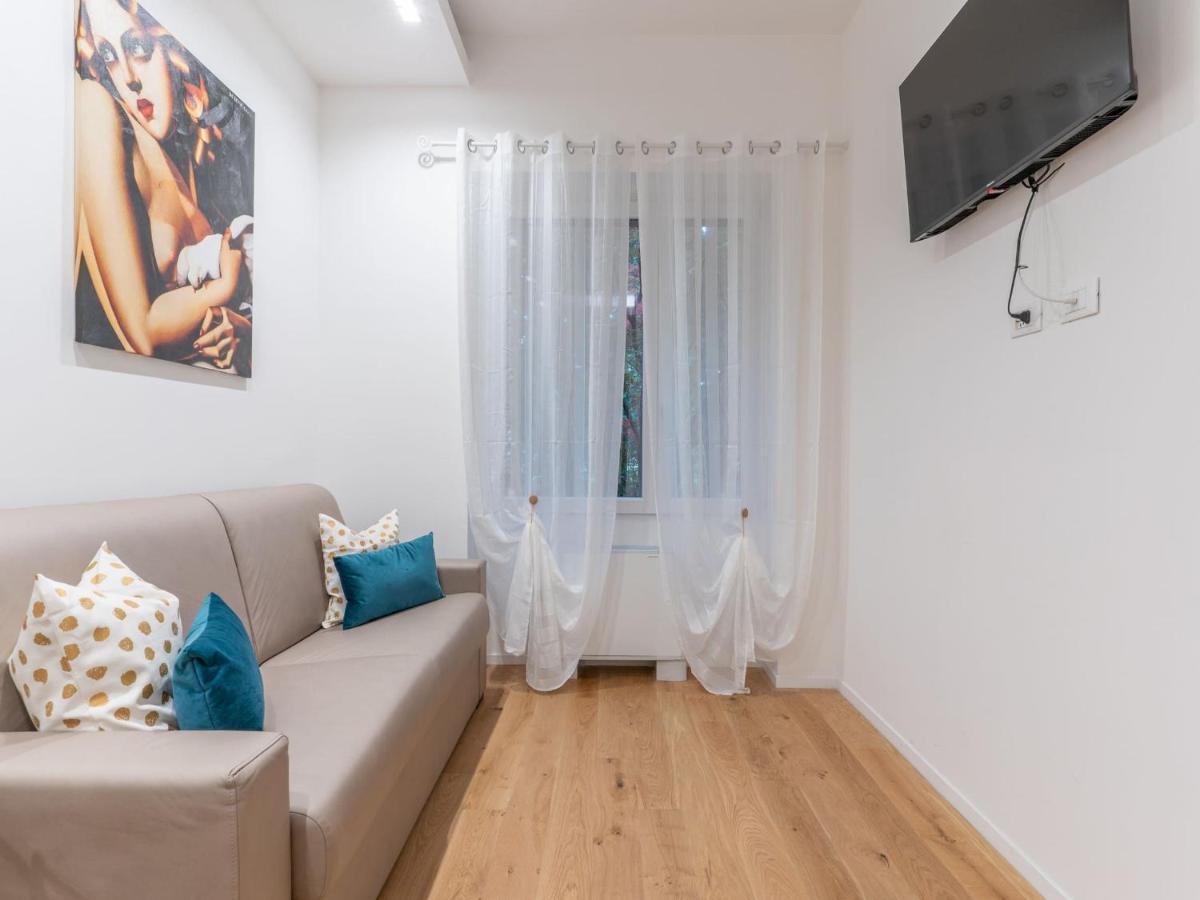 The Best Rent - Gorgeous One-Bedroom Apartment In Ticinese Milaan Buitenkant foto