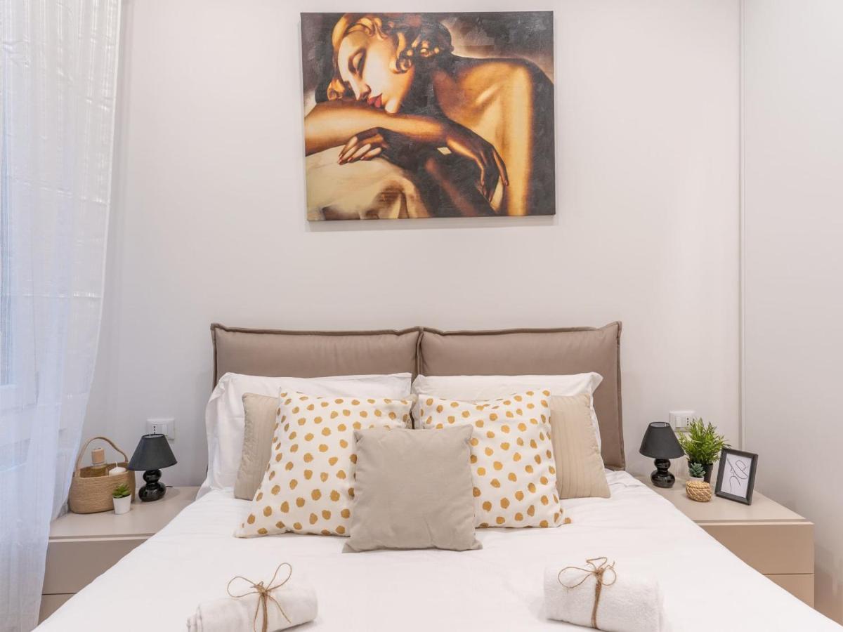 The Best Rent - Gorgeous One-Bedroom Apartment In Ticinese Milaan Buitenkant foto