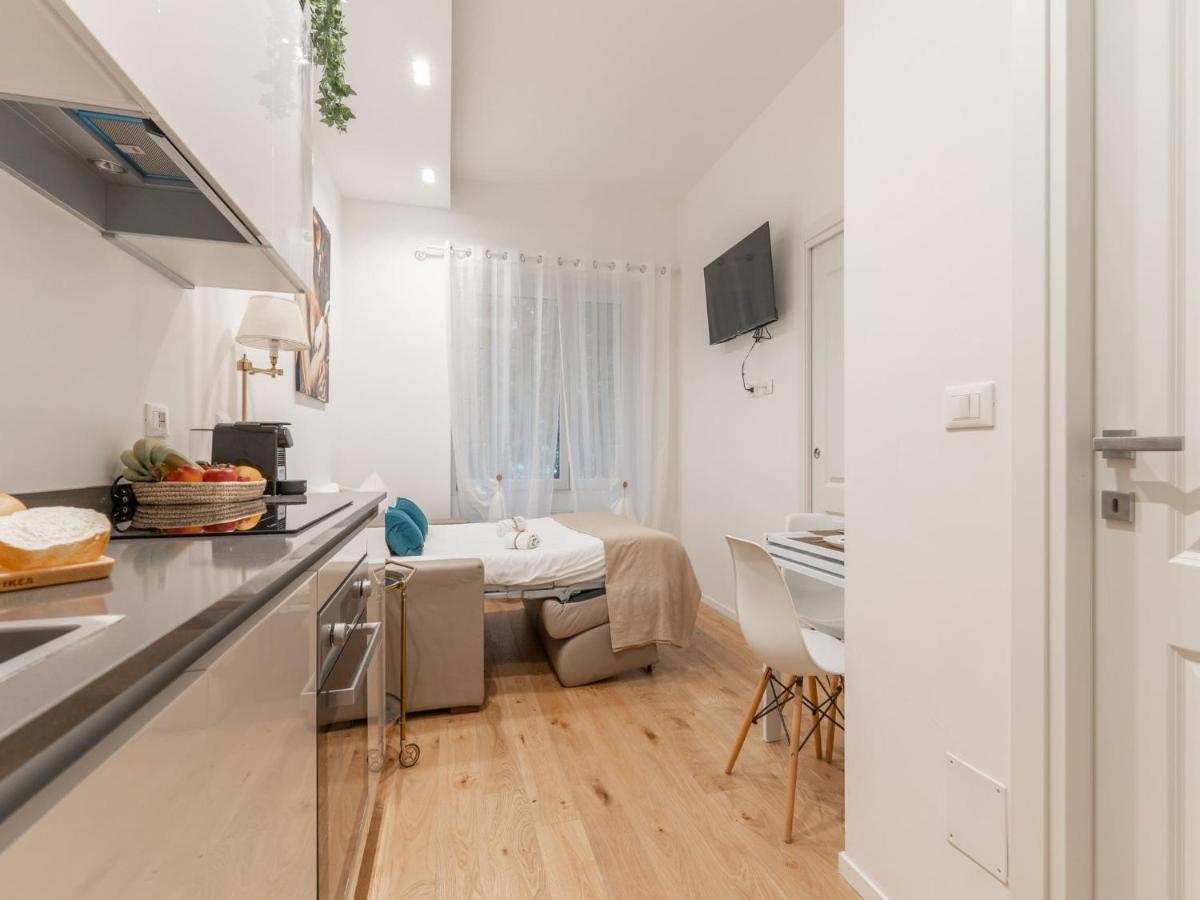 The Best Rent - Gorgeous One-Bedroom Apartment In Ticinese Milaan Buitenkant foto