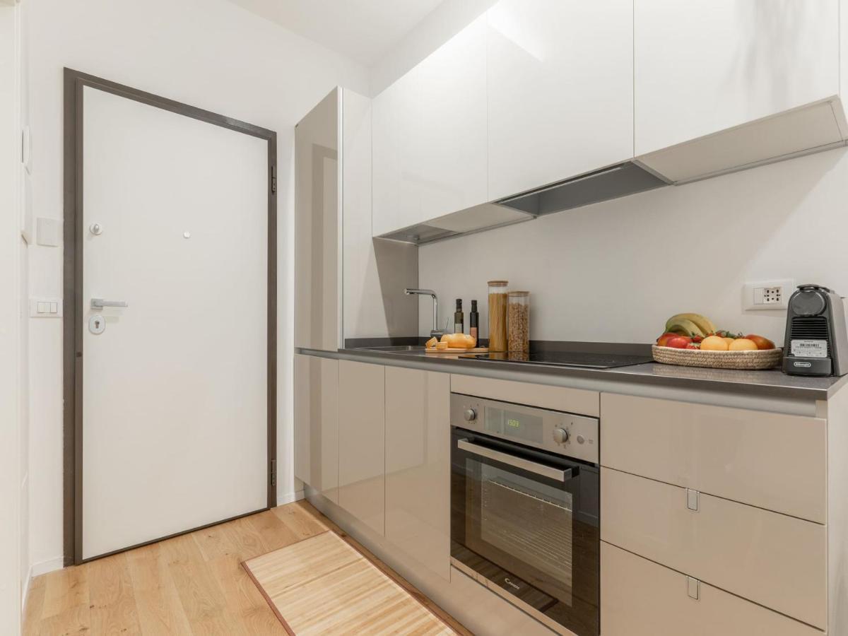 The Best Rent - Gorgeous One-Bedroom Apartment In Ticinese Milaan Buitenkant foto