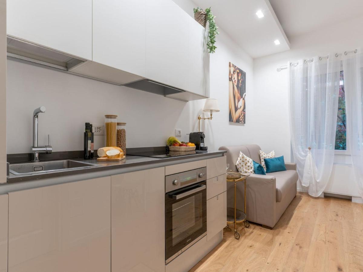 The Best Rent - Gorgeous One-Bedroom Apartment In Ticinese Milaan Buitenkant foto