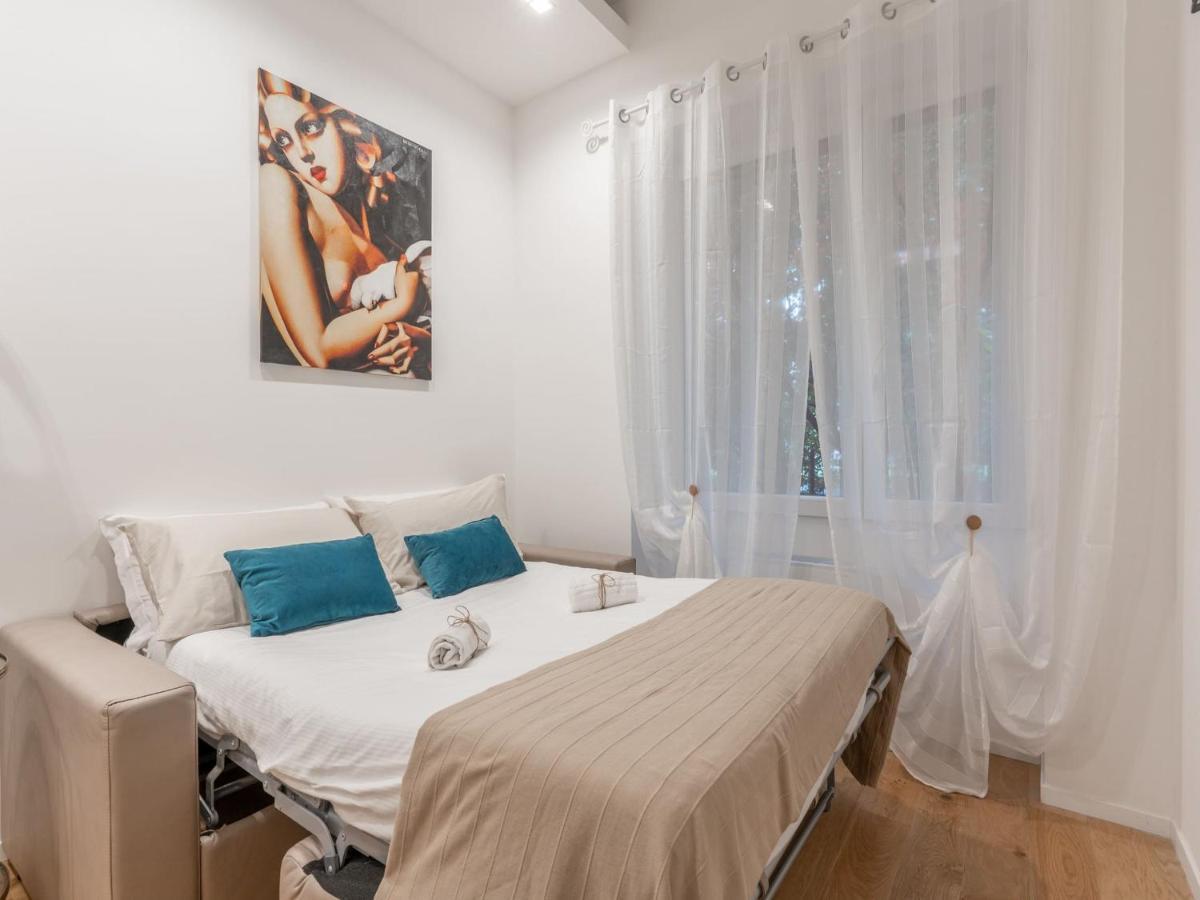 The Best Rent - Gorgeous One-Bedroom Apartment In Ticinese Milaan Buitenkant foto