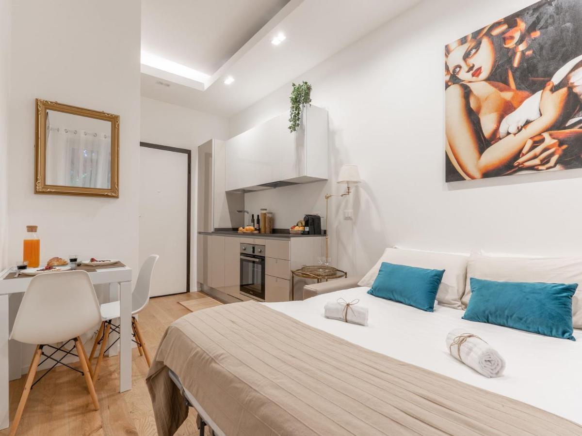 The Best Rent - Gorgeous One-Bedroom Apartment In Ticinese Milaan Buitenkant foto