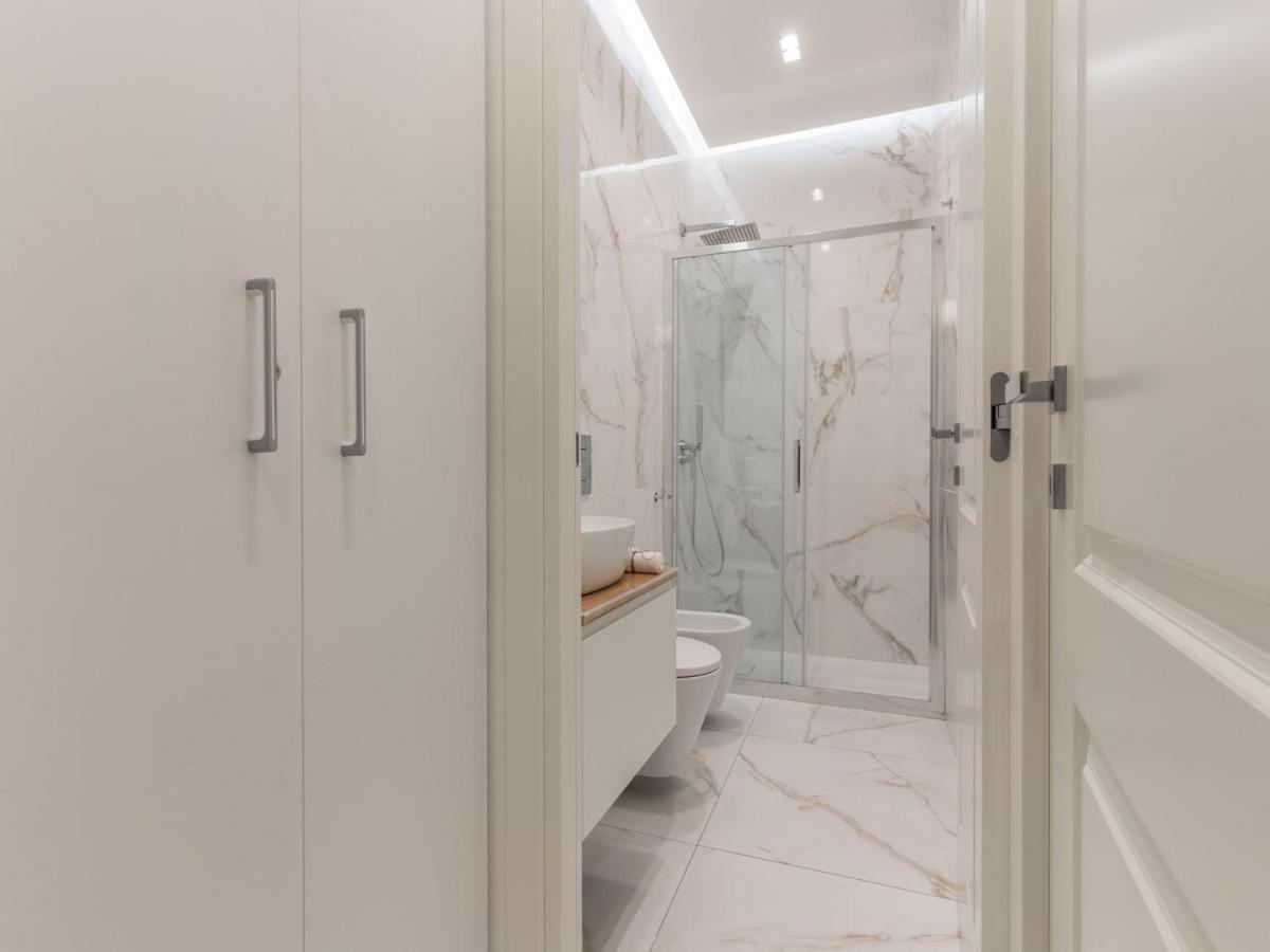 The Best Rent - Gorgeous One-Bedroom Apartment In Ticinese Milaan Buitenkant foto