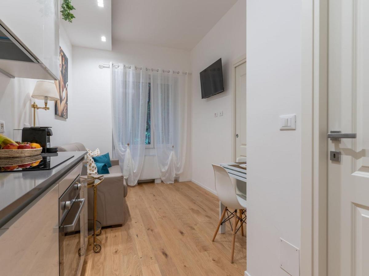 The Best Rent - Gorgeous One-Bedroom Apartment In Ticinese Milaan Buitenkant foto